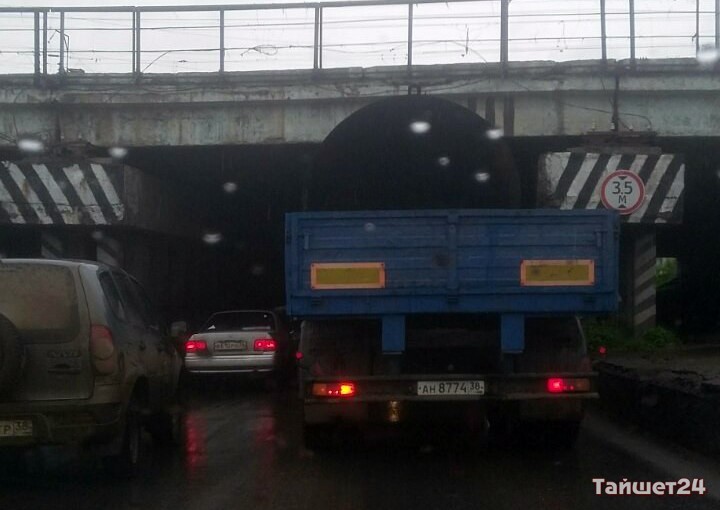 Сначала не поверил глазам, но когда подъехал вплотную, убедился что точно не вписывается