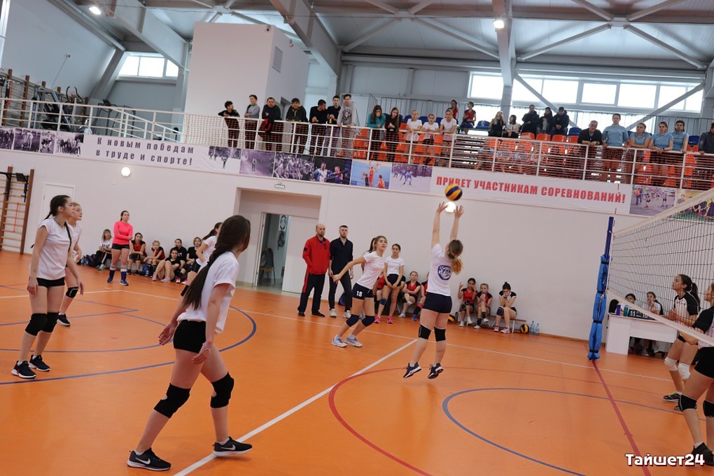 В Тайшете прошёл новогодний турнир по волейболу