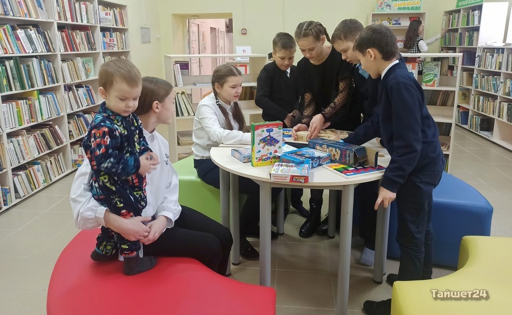 Видео обзор в библиотеке дети изобретатели.