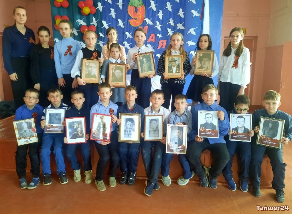 школа бессмертных. школа офицеров. школа бессмертных. выставка сталинграду посвящается. бессмертный полк прошел в школе.